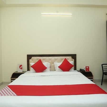 Oyo 16995 Sr Blessings Hotel Chinhat Ngoại thất bức ảnh
