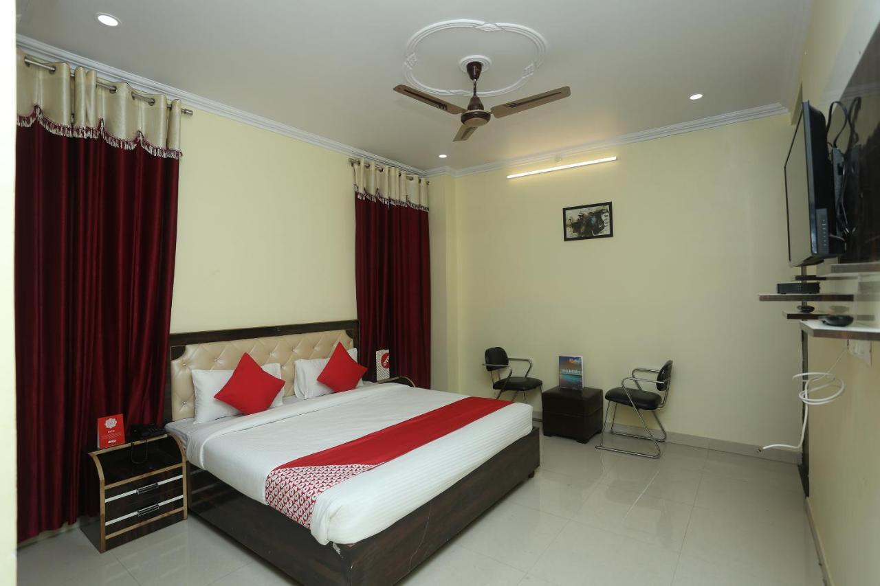 Oyo 16995 Sr Blessings Hotel Chinhat Ngoại thất bức ảnh