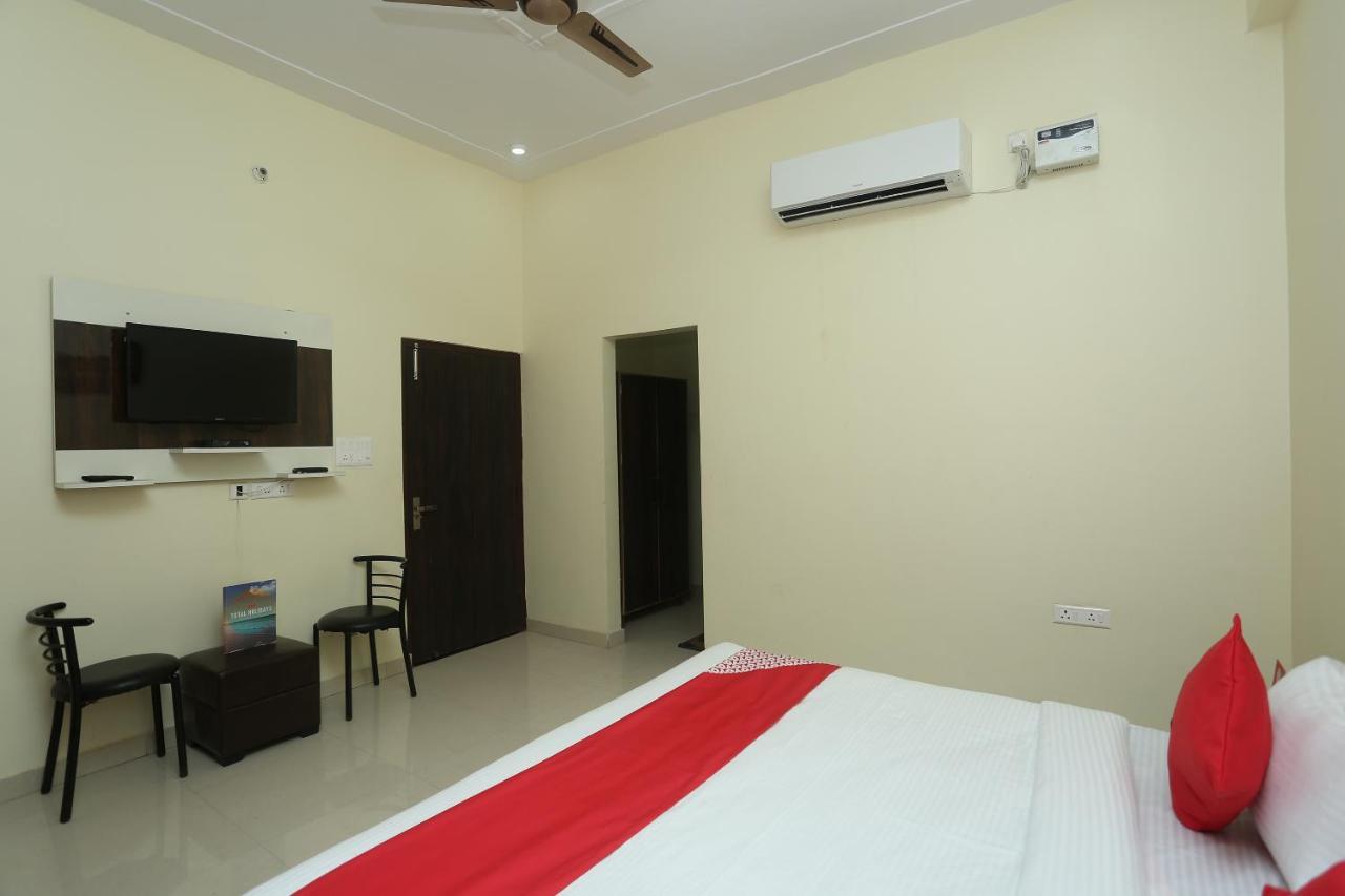 Oyo 16995 Sr Blessings Hotel Chinhat Ngoại thất bức ảnh