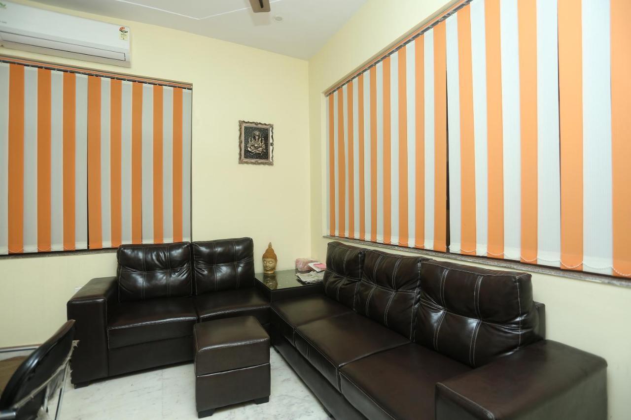 Oyo 16995 Sr Blessings Hotel Chinhat Ngoại thất bức ảnh