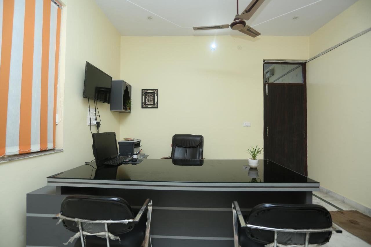 Oyo 16995 Sr Blessings Hotel Chinhat Ngoại thất bức ảnh