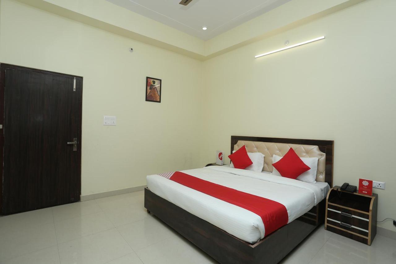 Oyo 16995 Sr Blessings Hotel Chinhat Ngoại thất bức ảnh