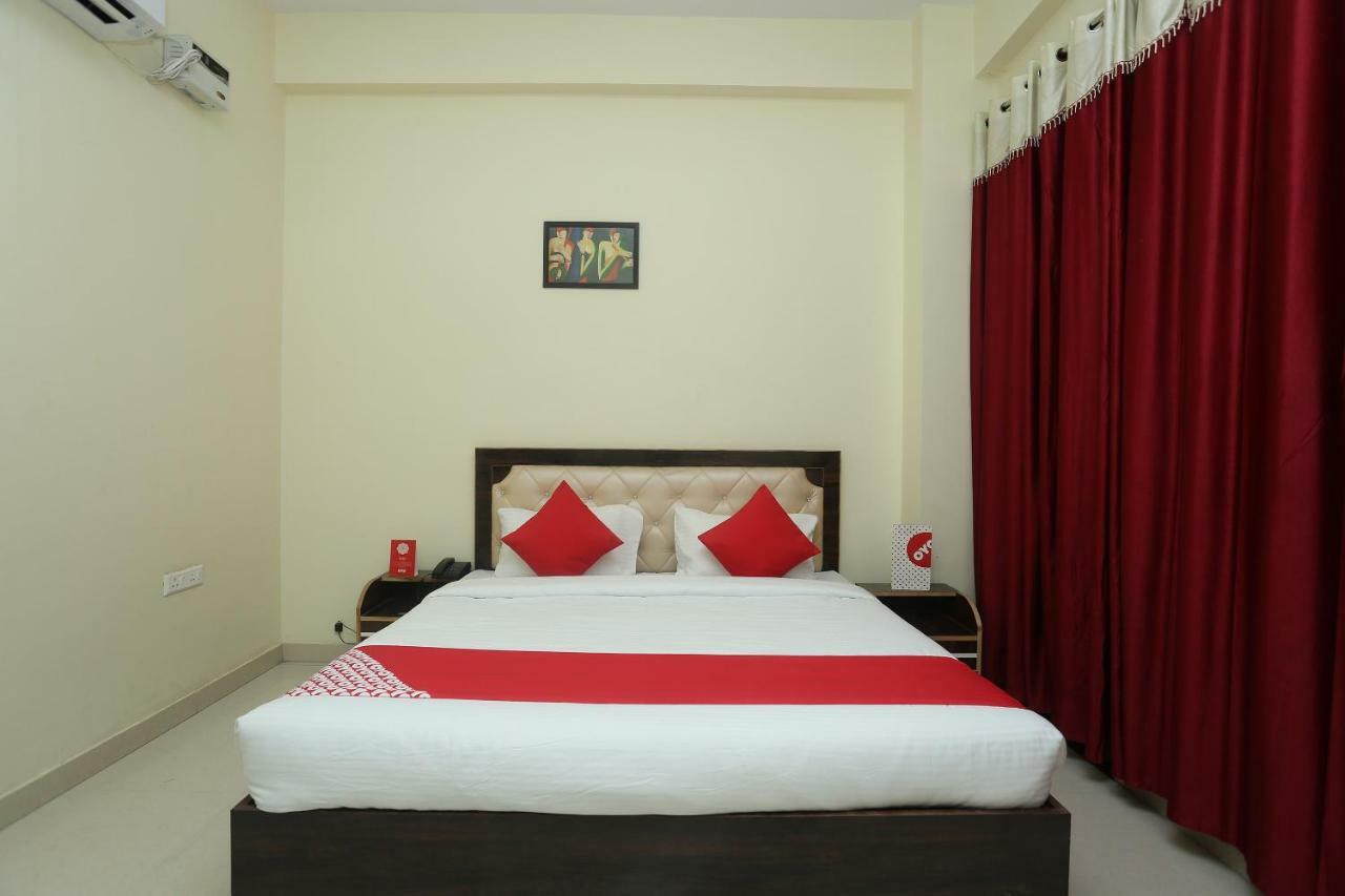 Oyo 16995 Sr Blessings Hotel Chinhat Ngoại thất bức ảnh
