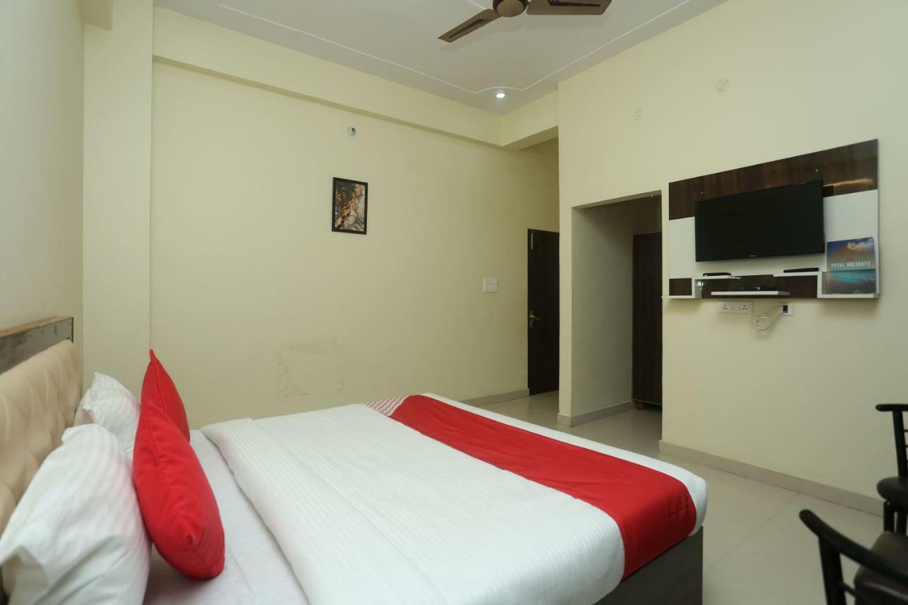 Oyo 16995 Sr Blessings Hotel Chinhat Ngoại thất bức ảnh