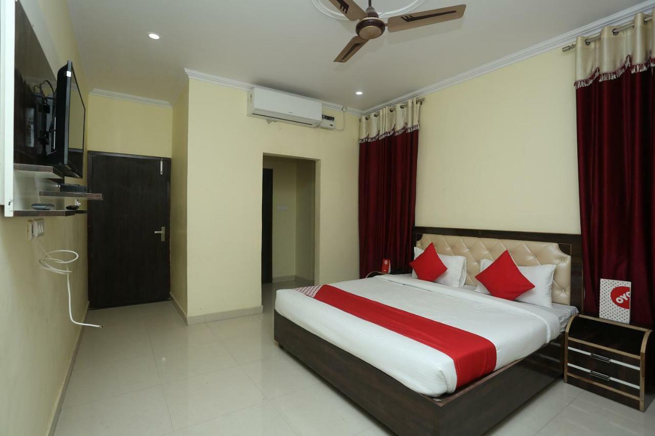 Oyo 16995 Sr Blessings Hotel Chinhat Ngoại thất bức ảnh